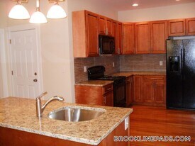 184 St Paul St in Brookline, MA - Building Photo