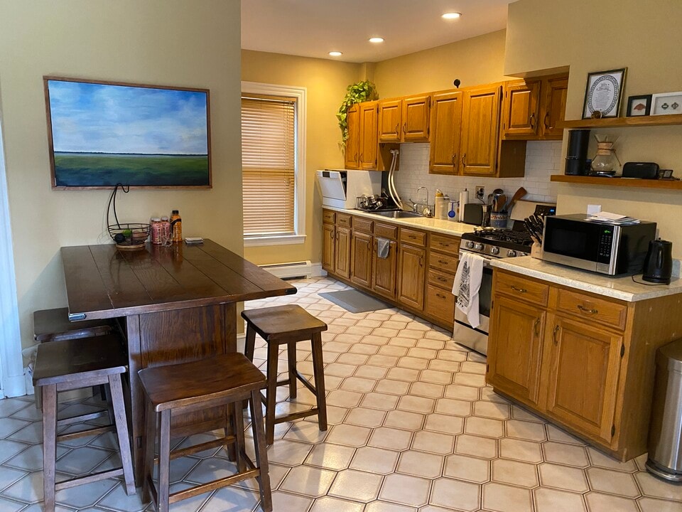 27 Holton St, Unit 1 in Medford, MA - Foto de edificio