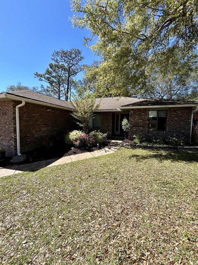 218 Yellow Pine Ct in Niceville, FL - Building Photo - Building Photo