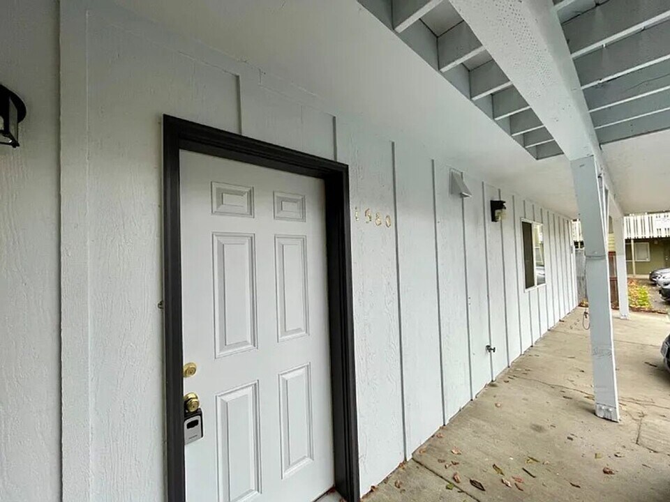 1588-1588 Ferry Alley in Eugene, OR - Building Photo