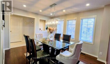 500 Sixteen Mile Dr in Oakville, ON - Building Photo - Building Photo