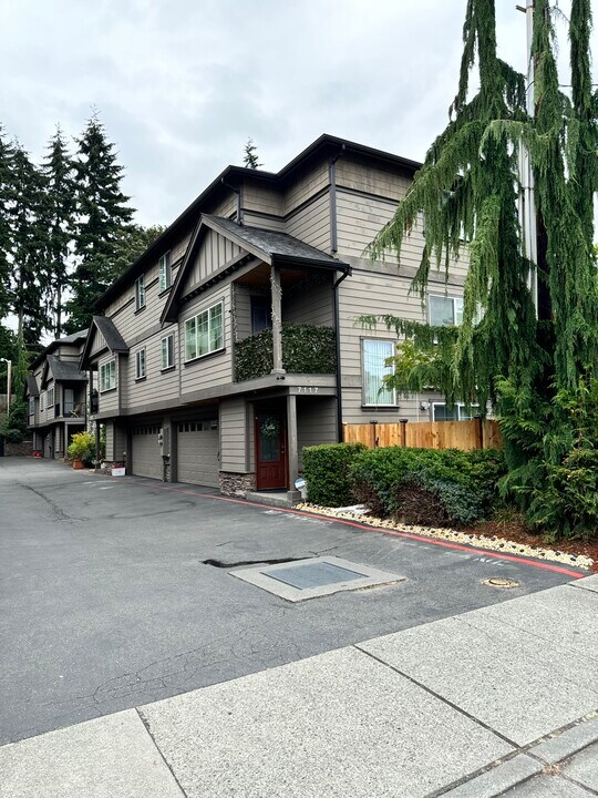 7117 Rainier Dr in Everett, WA - Building Photo