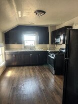 525 High Ave, Unit A in Oshkosh, WI - Building Photo