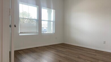 4128 Home Pl Rd in Andice, TX - Building Photo - Building Photo