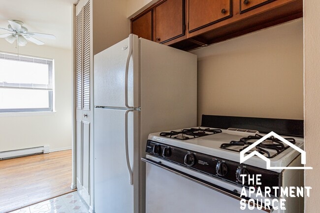 property at 660 W Wrightwood Ave