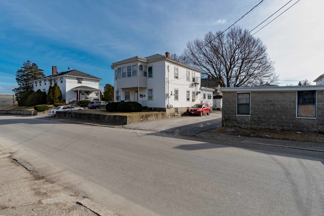 18-22 Cottage St in Central Falls, RI - Building Photo