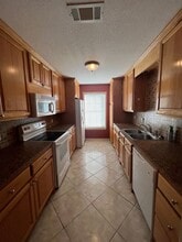 3527 Helena Ave in Nederland, TX - Foto de edificio - Building Photo