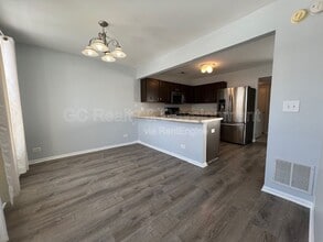 142 Presidential Blvd in Oswego, IL - Building Photo - Building Photo