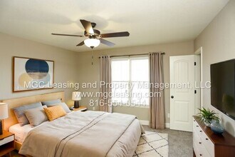 138 Barberry Ln in Raymore, MO - Building Photo - Building Photo