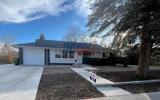 2013 W Lake St in Fort Collins, CO - Building Photo