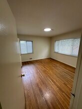 548 Kelton Ave, Unit 552.5 in Los Angeles, CA - Foto de edificio - Building Photo
