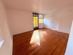 1 E King St E in York, PA - Building Photo - Building Photo