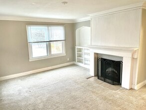 2230 Riverside Dr NE in Grand Rapids, MI - Building Photo - Building Photo