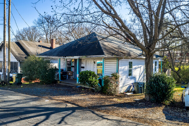 910 Gilbert St in Durham, NC - Foto de edificio - Building Photo