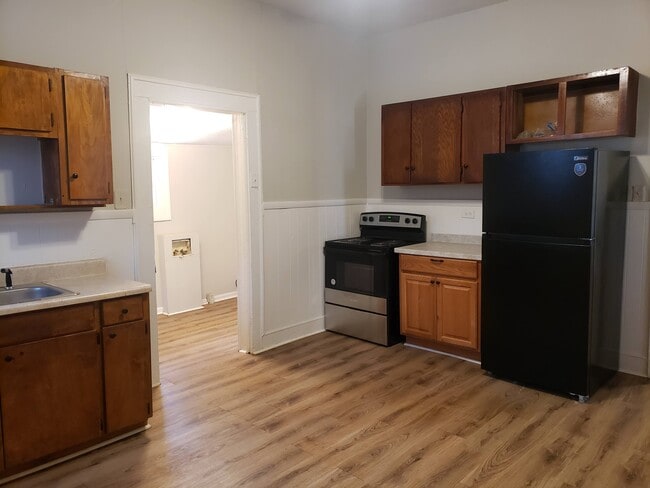 4 West St in Greenville, SC - Foto de edificio - Building Photo