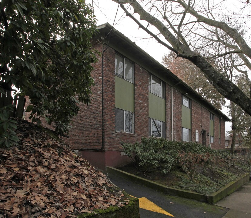 1800 Stark Apartments in Portland, OR - Foto de edificio