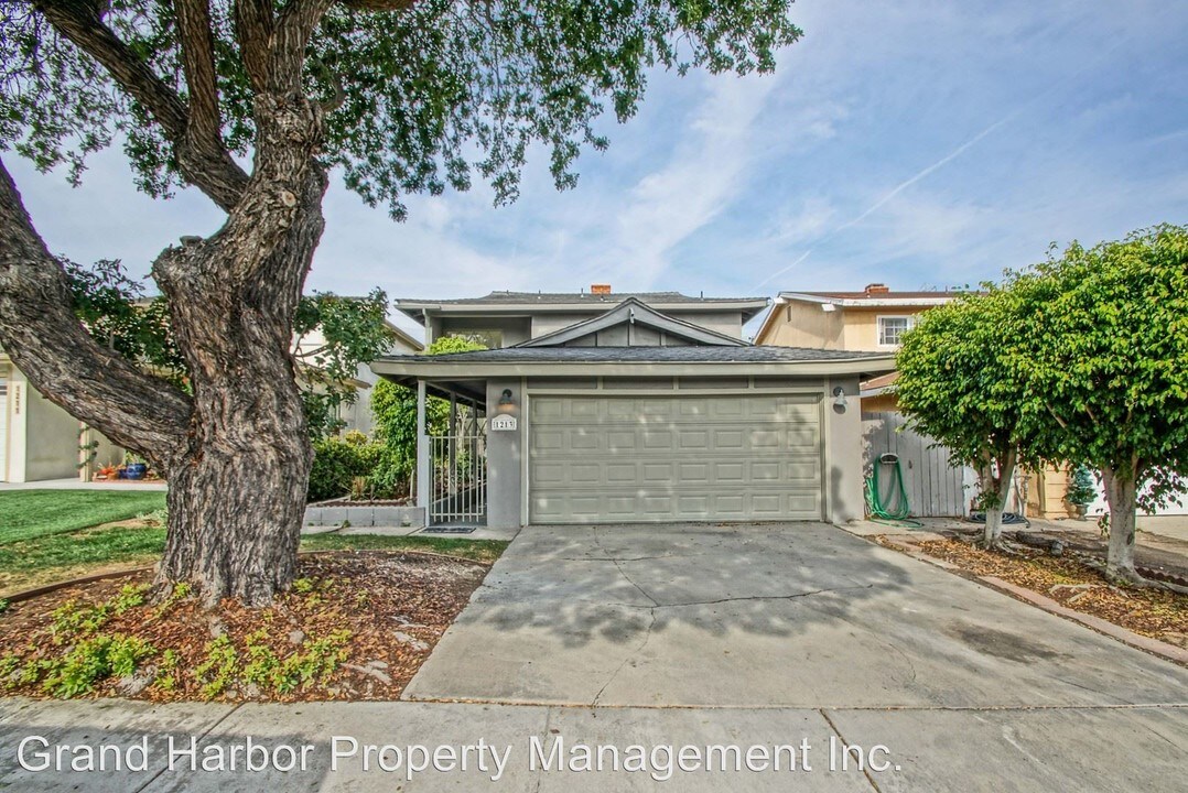 1213 Amethyst St in Redondo Beach, CA - Building Photo