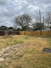 302 E Van Week St in Edinburg, TX - Building Photo - Building Photo