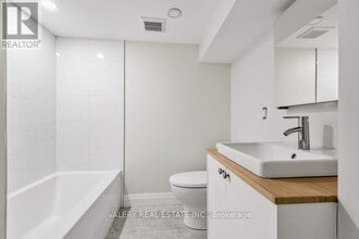 116 Manor Rd E in Toronto, ON - Building Photo - Building Photo