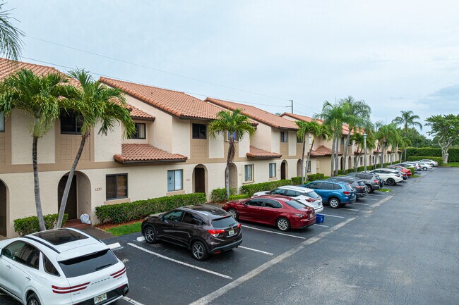 Las Brisas of Boca Condominiums in Boca Raton, FL - Building Photo - Building Photo