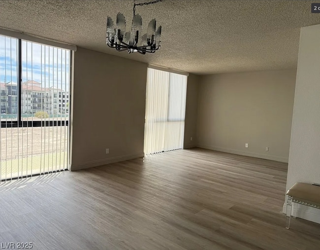3930 University Center Dr, Unit 302 in Las Vegas, NV - Building Photo - Building Photo