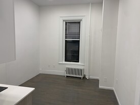 267 Newbury St, Unit 1 in Boston, MA - Building Photo