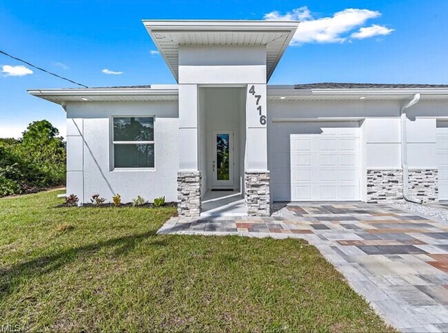 4716 Douglas Ln in Lehigh Acres, FL - Building Photo - Building Photo