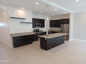 16075 N 30th St in Phoenix, AZ - Foto de edificio - Building Photo