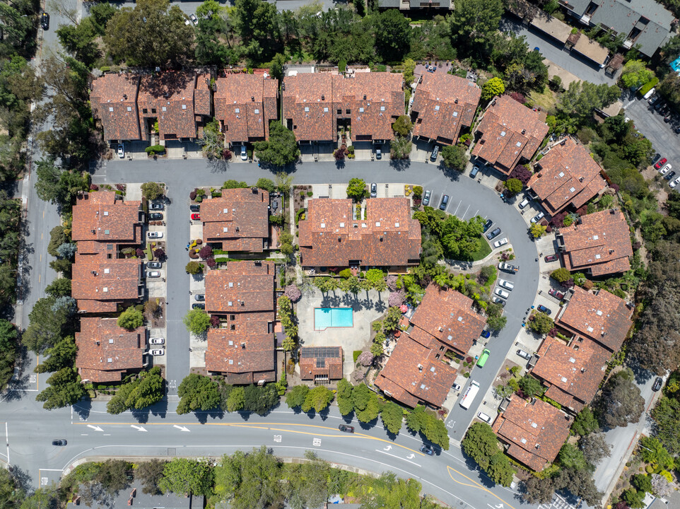 Brittan Royale Townhomes in San Carlos, CA - Foto de edificio