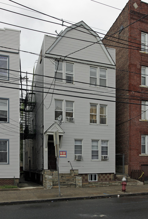 183 Garfield Ave in Jersey City, NJ - Building Photo