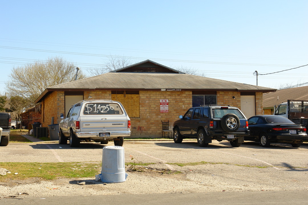 11018 Baywood St in San Antonio, TX - Foto de edificio