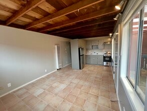 211 13th Ave, Unit 211A in Santa Cruz, CA - Foto de edificio - Building Photo