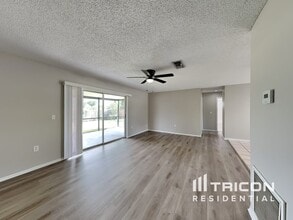 6469 Bikini Rd in Sarasota, FL - Building Photo - Building Photo