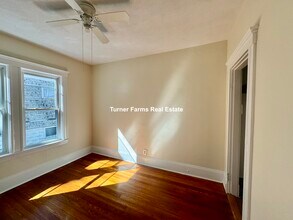 43 Warner St, Unit 1 in Medford, MA - Foto de edificio - Building Photo
