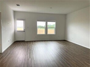 209 Prairie Dog Town Dr in Georgetown, TX - Building Photo - Building Photo