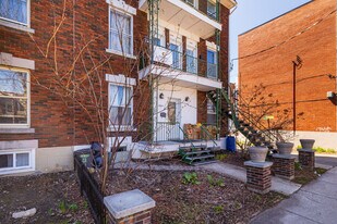 6886-6892 De Lanaudière St in Montréal, QC - Building Photo