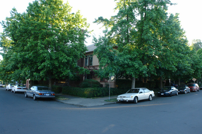 Residential Condominium in Portland, OR - Building Photo - Building Photo