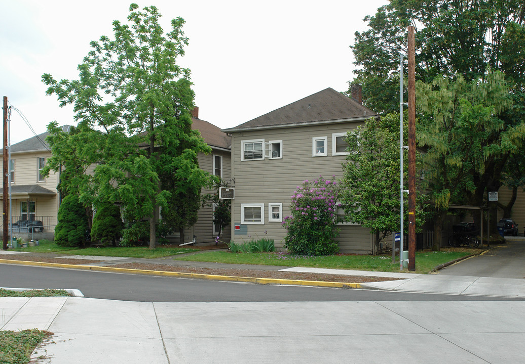 602 E 8th Ave in Eugene, OR - Building Photo