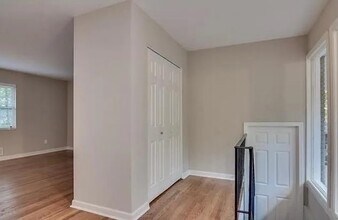 1810 Teasley Dr SE in Smyrna, GA - Foto de edificio - Building Photo