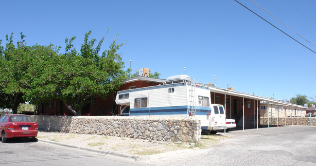 1421 St Johns Dr in El Paso, TX - Building Photo - Building Photo