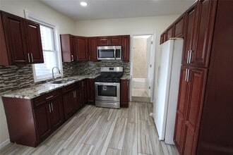 211-C S Franklin St in Hempstead, NY - Building Photo - Building Photo
