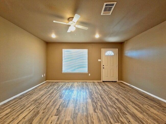 2221 E Main St in Lubbock, TX - Building Photo - Building Photo