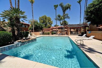 Las Hadas Villas in Scottsdale, AZ - Foto de edificio - Building Photo