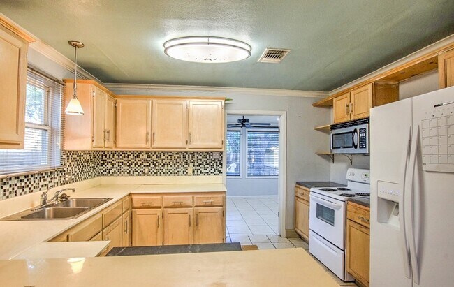 1312 Park St in Kerrville, TX - Building Photo - Building Photo