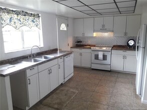 350 NE Granduer Ave in Port St. Lucie, FL - Building Photo - Building Photo