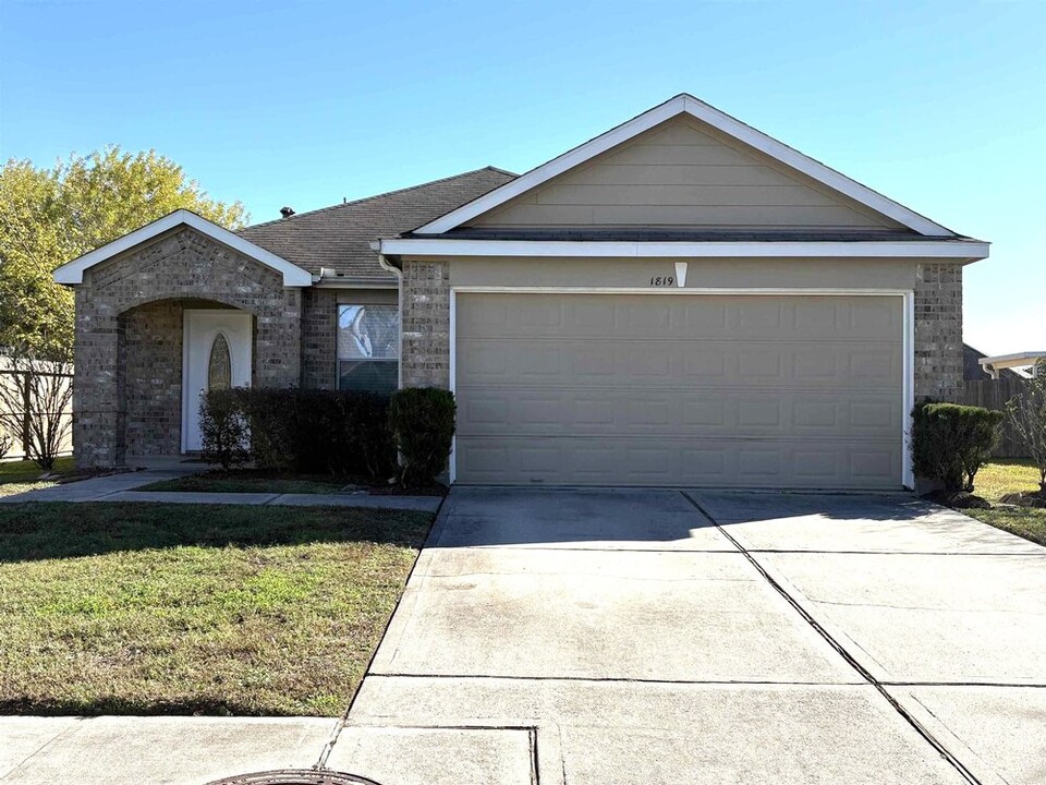 1819 Serenata Ln in Humble, TX - Building Photo