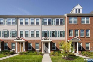 65 Landmark Ln, Unit 905 in Fair Lawn, NJ - Building Photo