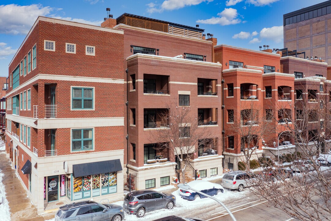 Jackson Street Condominiums in Chicago, IL - Building Photo