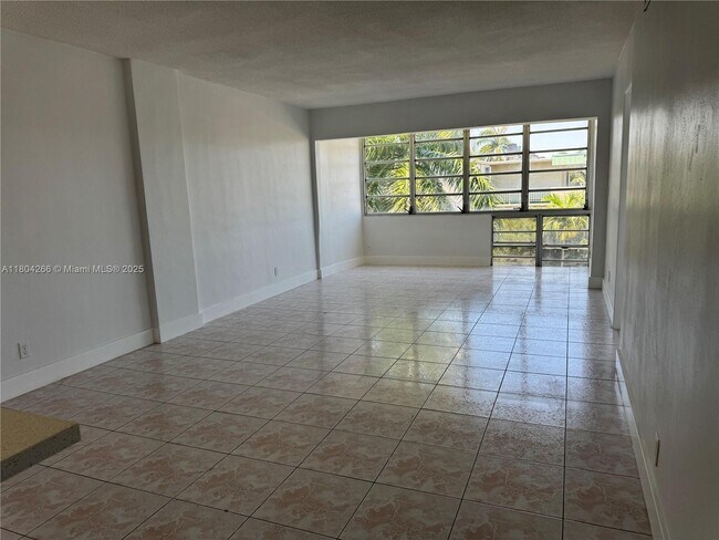 1333 E Hallandale Beach Blvd, Unit 444 in Hallandale Beach, FL - Building Photo - Building Photo