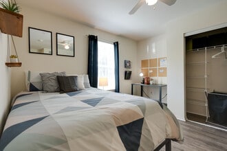 On20 Apartments in Gainesville, FL - Building Photo - Interior Photo